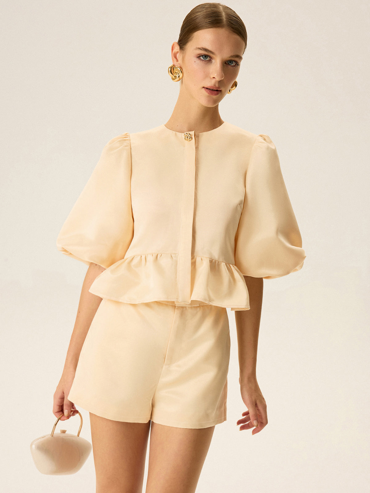 Ensemble haut péplum à manches bouffantes et short