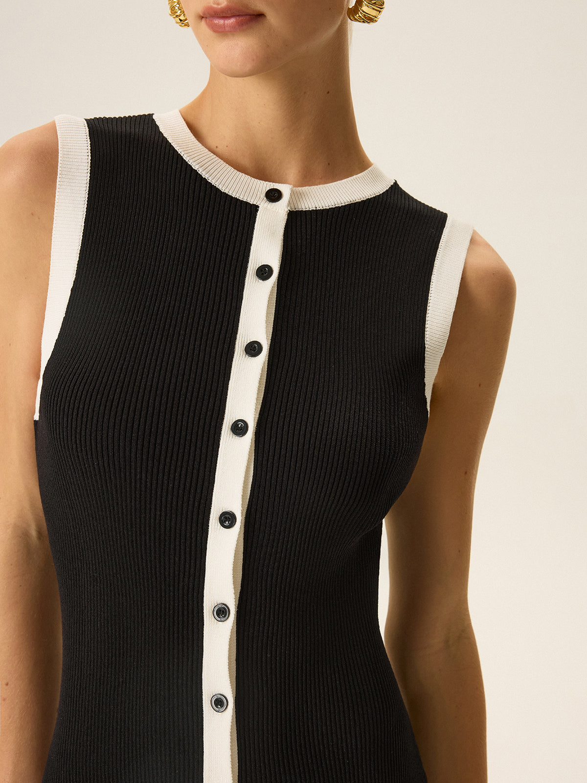 Robe longue boutonnée avec liseré contrastant