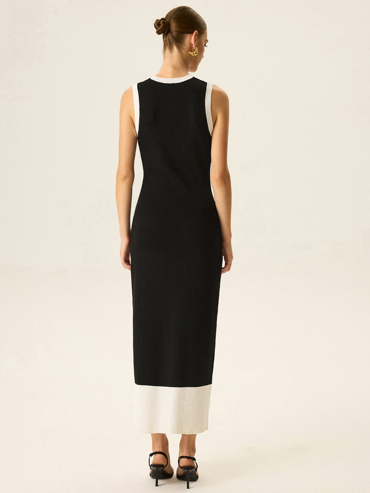 Robe longue boutonnée avec liseré contrastant