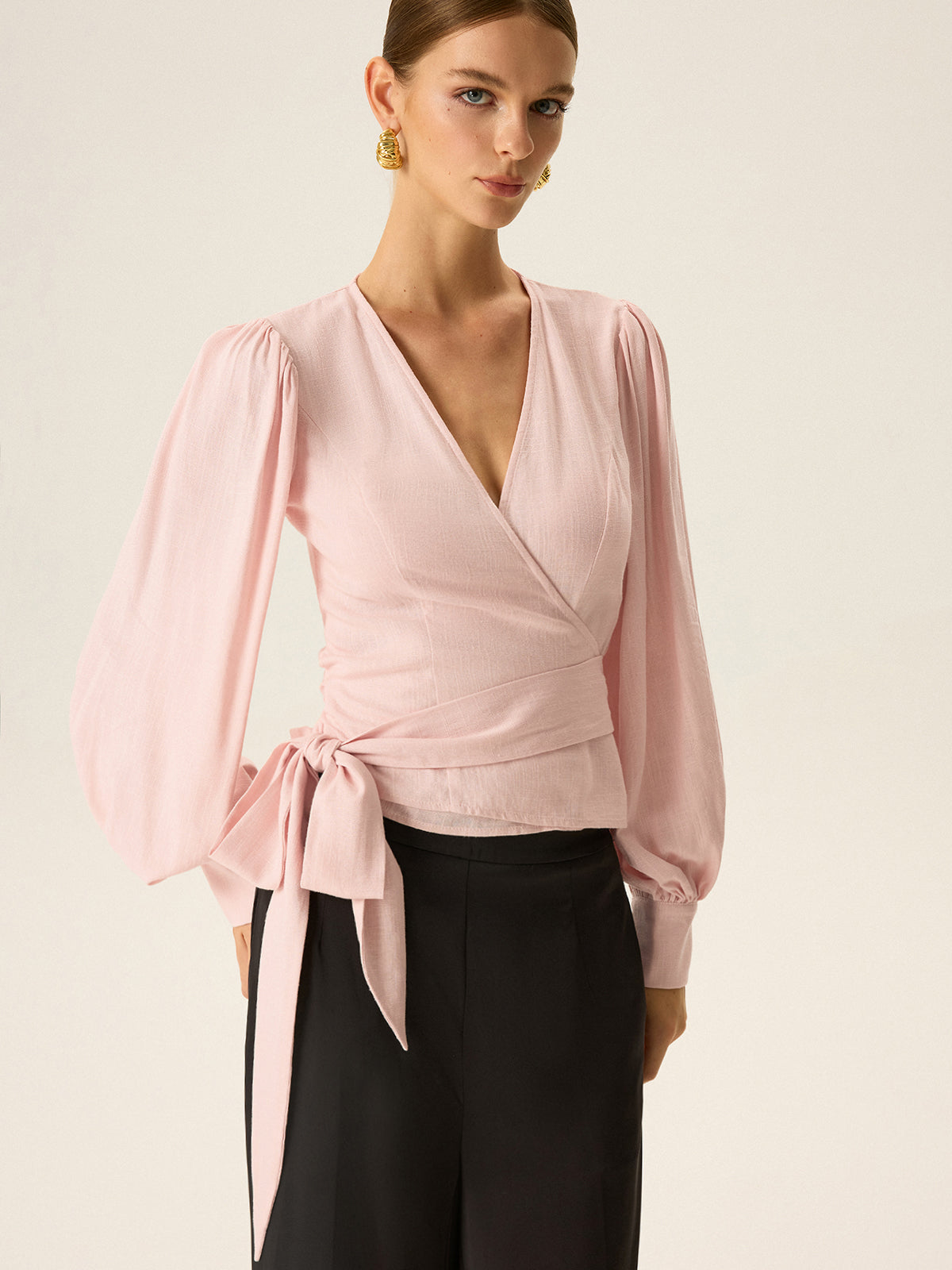 Chemisier à manches longues avec nœud papillon