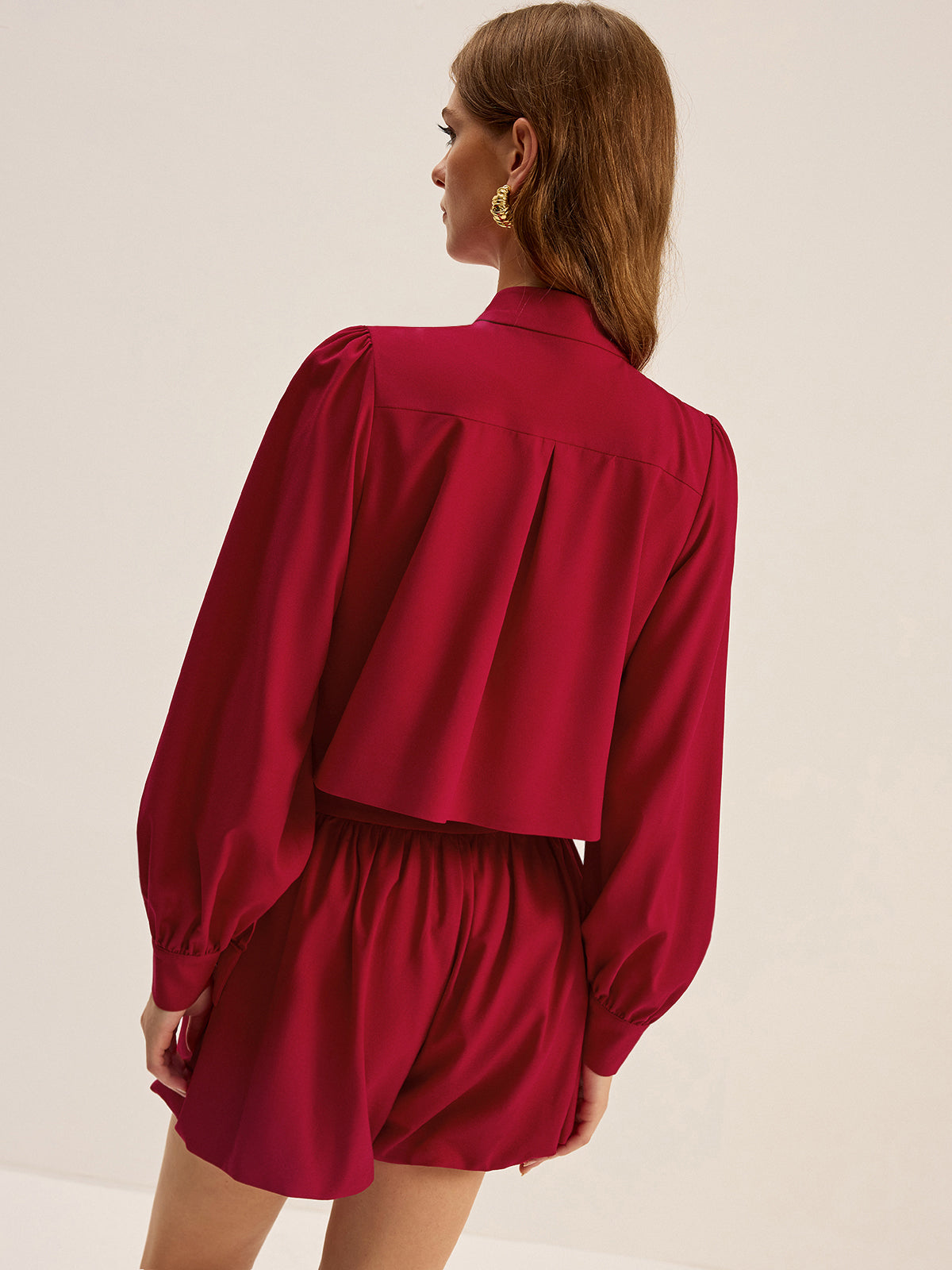 Asymmetrisches Langarm-Top mit Metallknöpfen