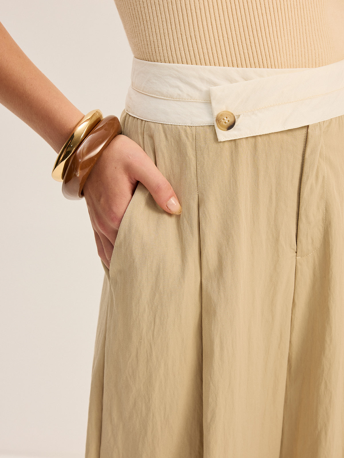 Hose mit weitem Bein und Kontrastbund