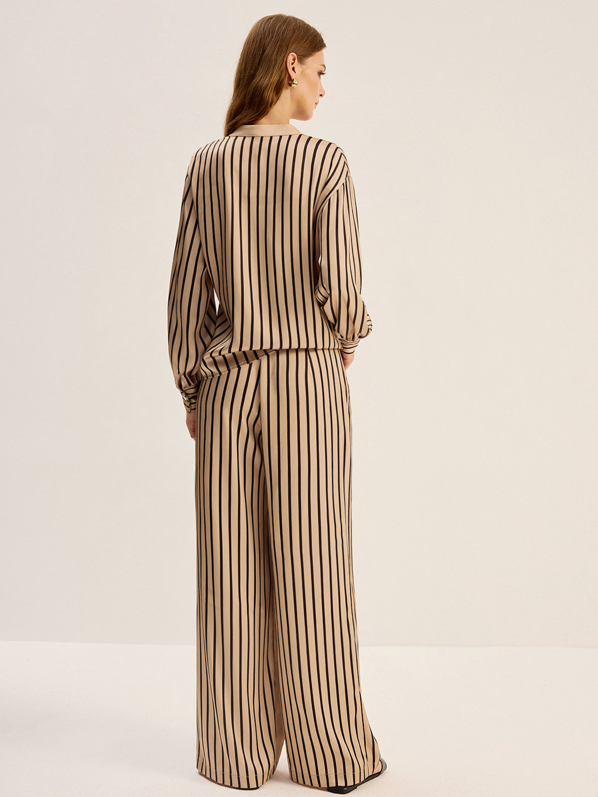 Gestreiftes Hemd und weite Hose Set