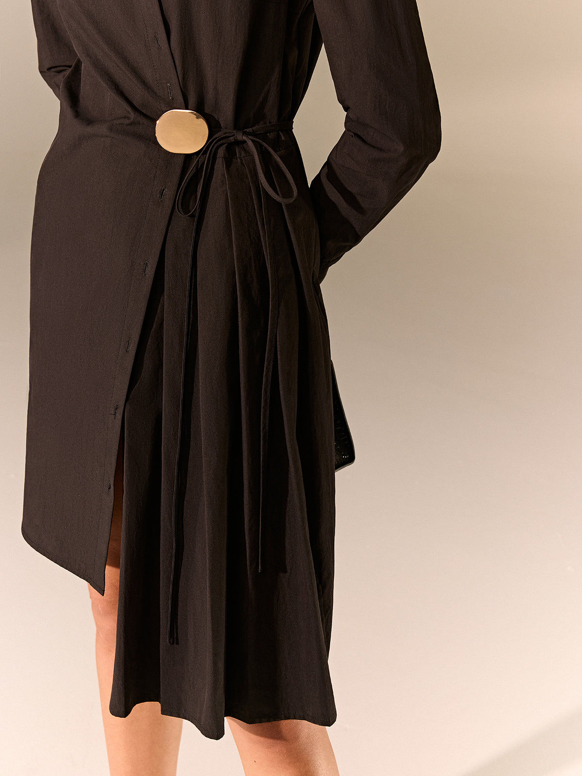 Asymmetrisches Hemdblusenkleid mit Faltenrock