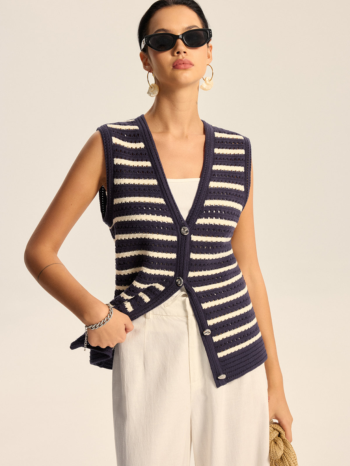 Gilet boutonné en tricot rayé