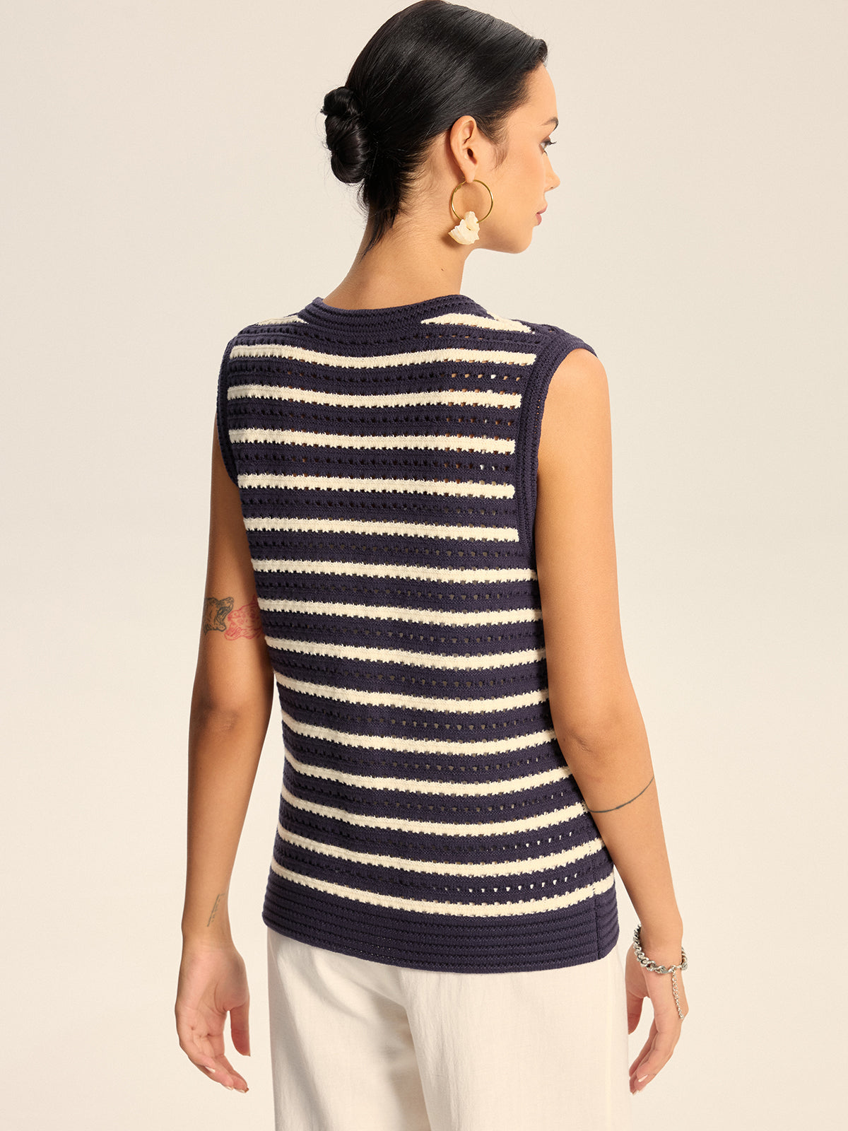 Gilet boutonné en tricot rayé