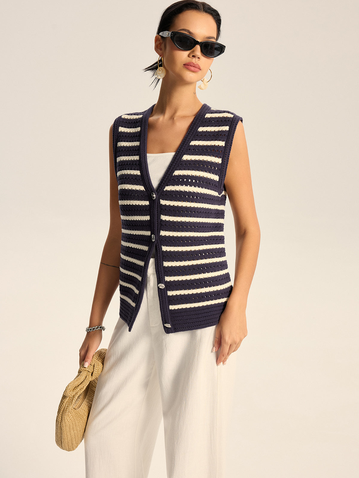 Gilet boutonné en tricot rayé