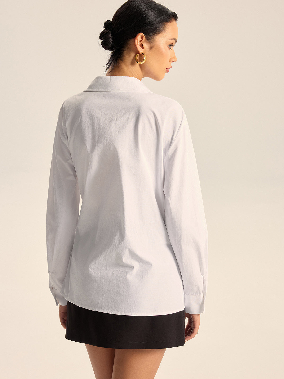 Baumwollhemd mit asymmetrischer Bindung an der Taille