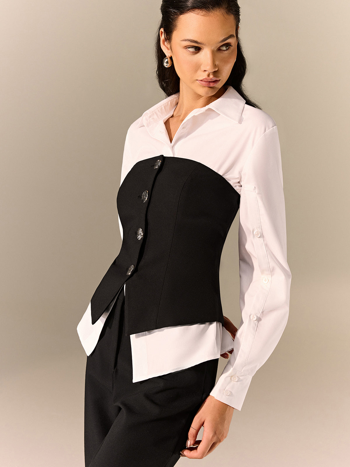 Ensemble corset boutonné et chemise à manches longues