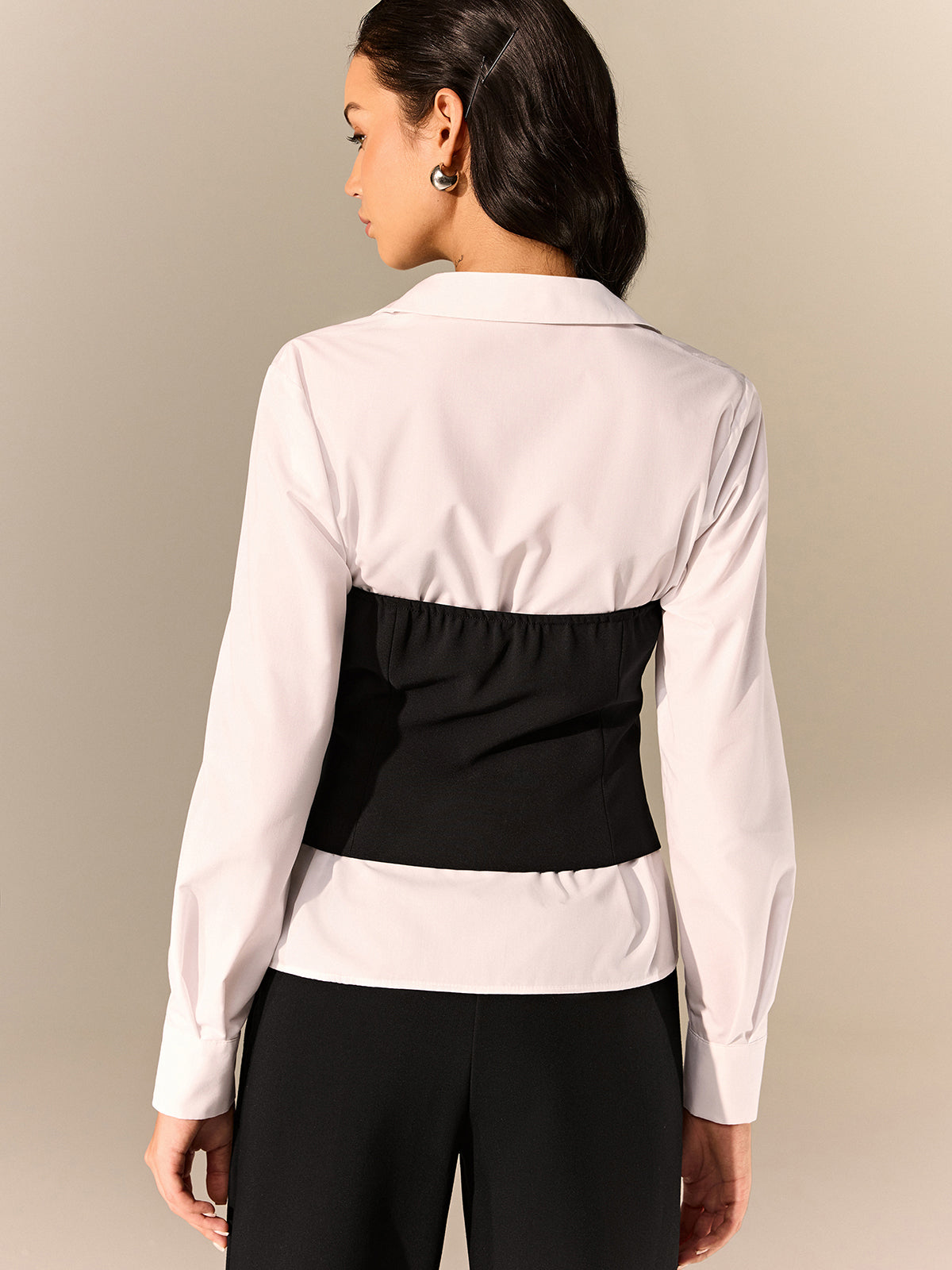 Ensemble corset boutonné et chemise à manches longues