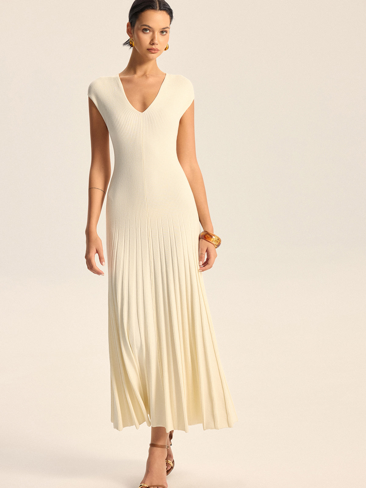 Geripptes Strick-Midi-Kleid mit V-Ausschnitt, ohne Gürtel