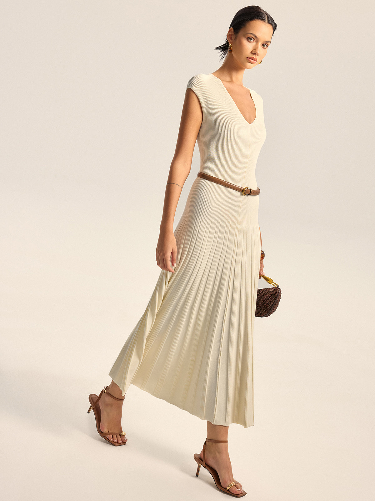 Geripptes Strick-Midi-Kleid mit V-Ausschnitt, ohne Gürtel