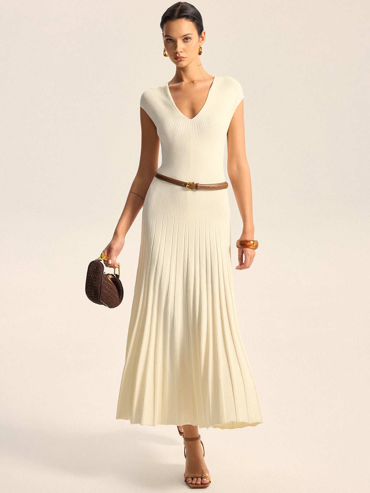 Geripptes Strick-Midi-Kleid mit V-Ausschnitt, ohne Gürtel