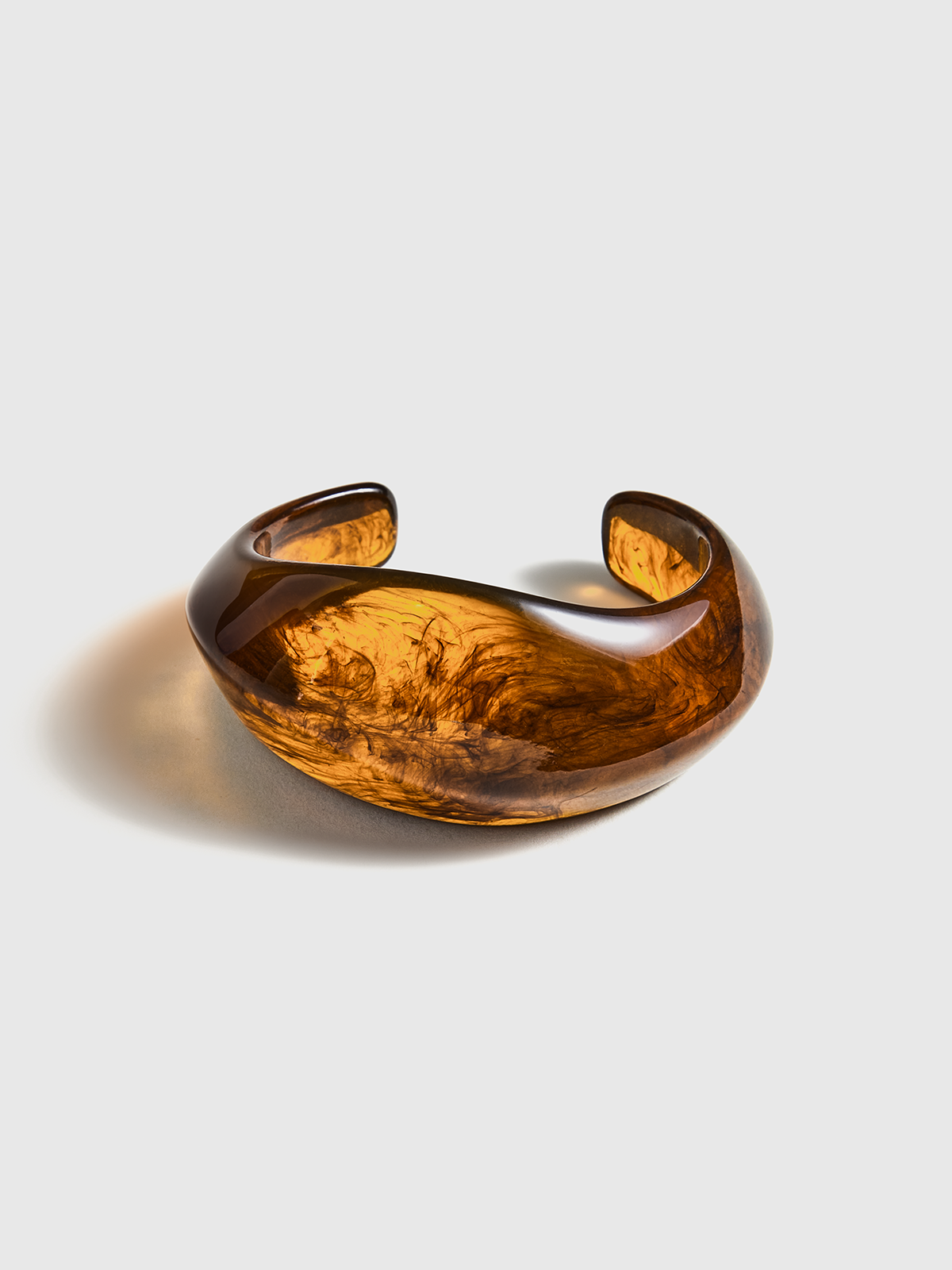 Bracelet en résine semi-circulaire ouvert