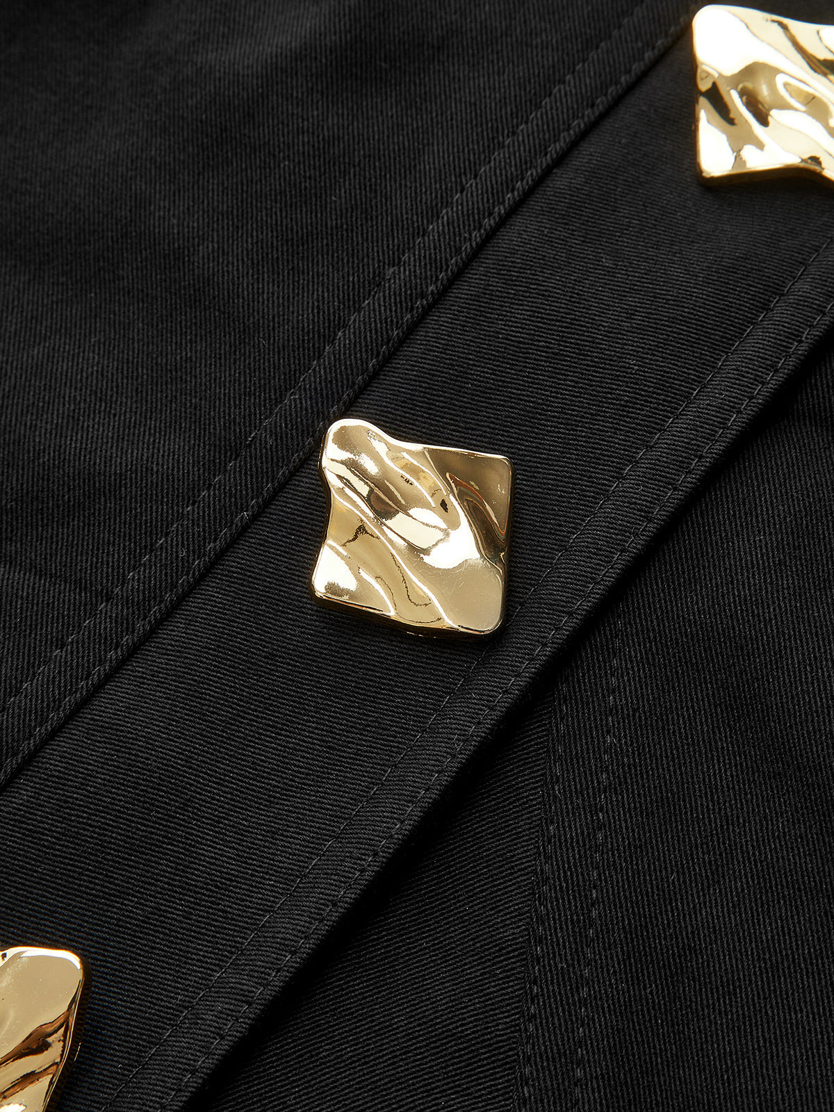 Minirock mit asymmetrischem Saum und Metalldetails