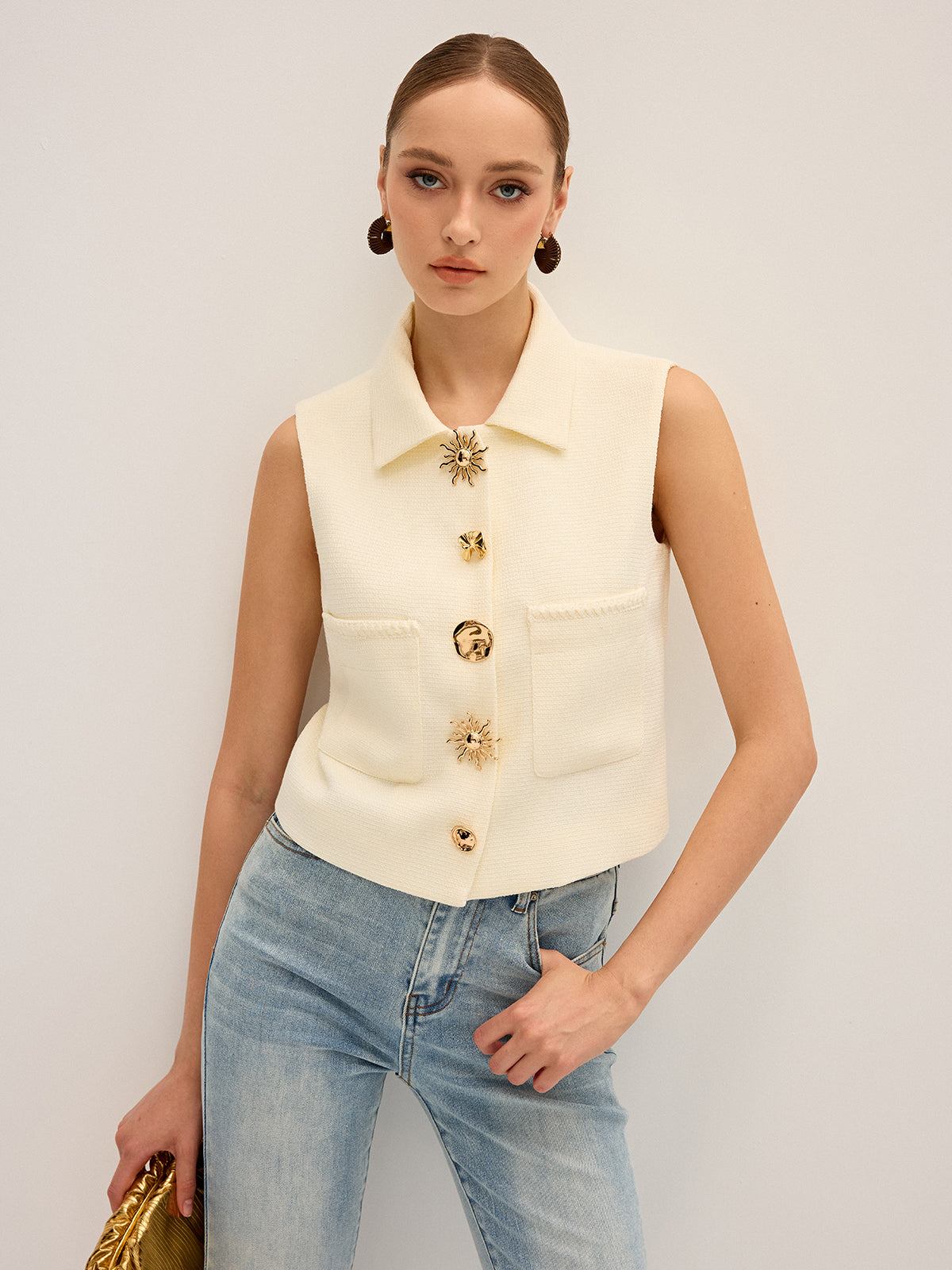 Gilet sans manches avec boutons en métal irréguliers