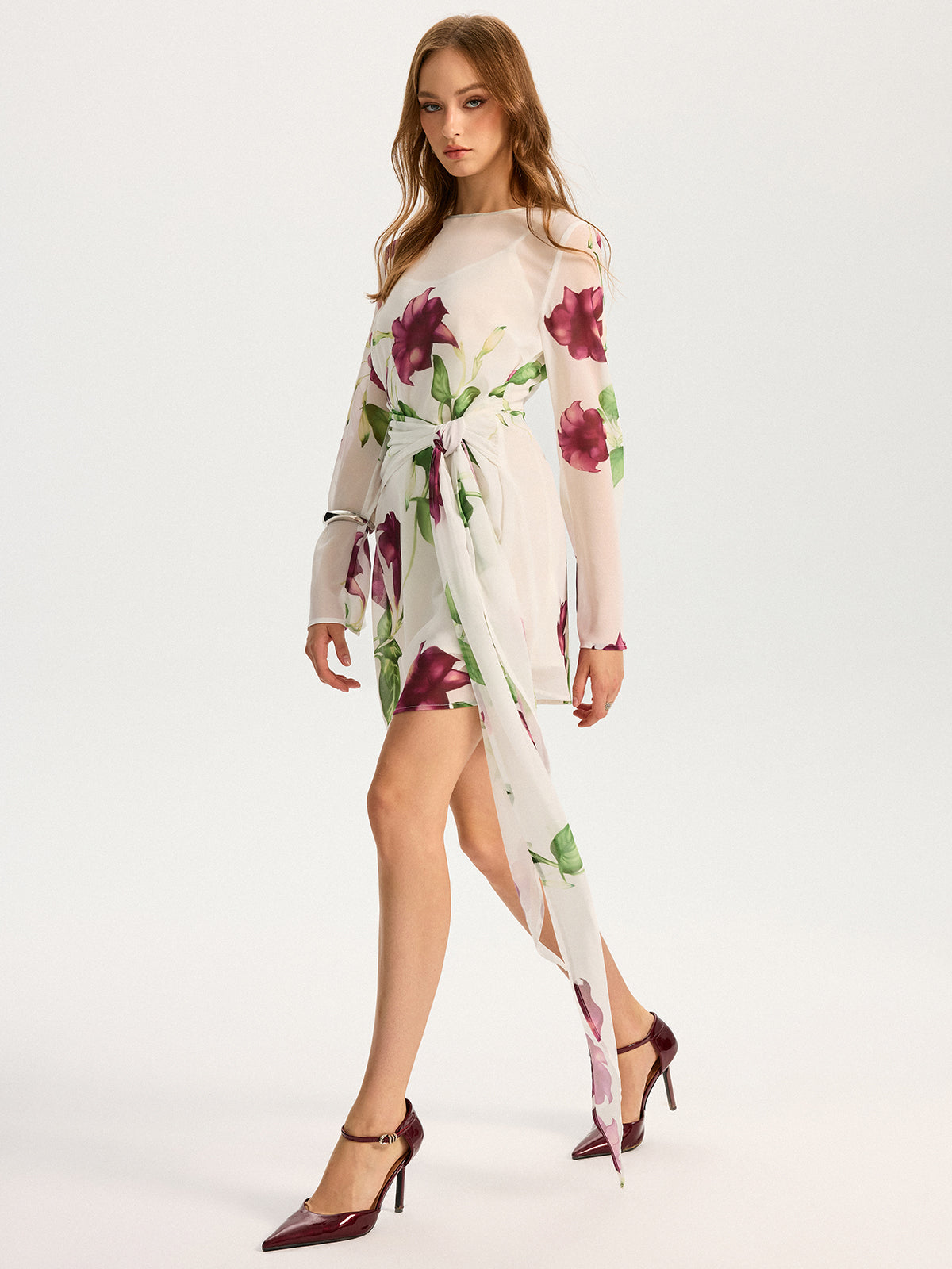 Robe courte en mousseline semi-transparente à imprimé floral