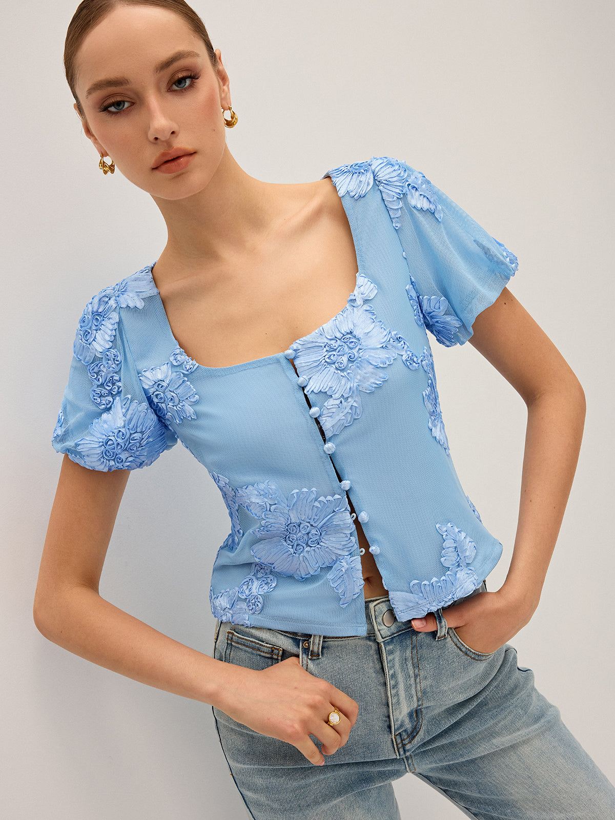 Haut en maille brodé floral à col carré
