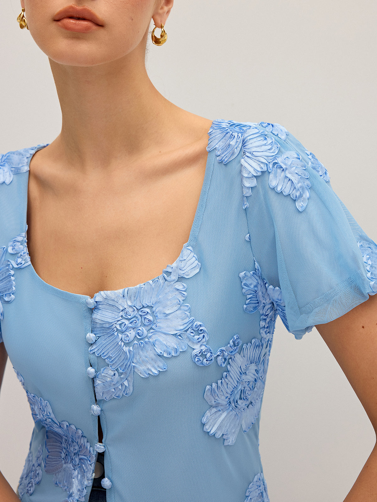 Haut en maille brodé floral à col carré