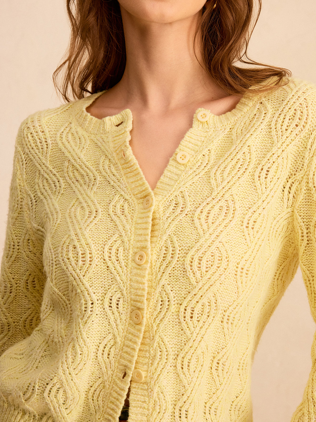 Zopfmuster-Strickjacke mit Knopfleiste