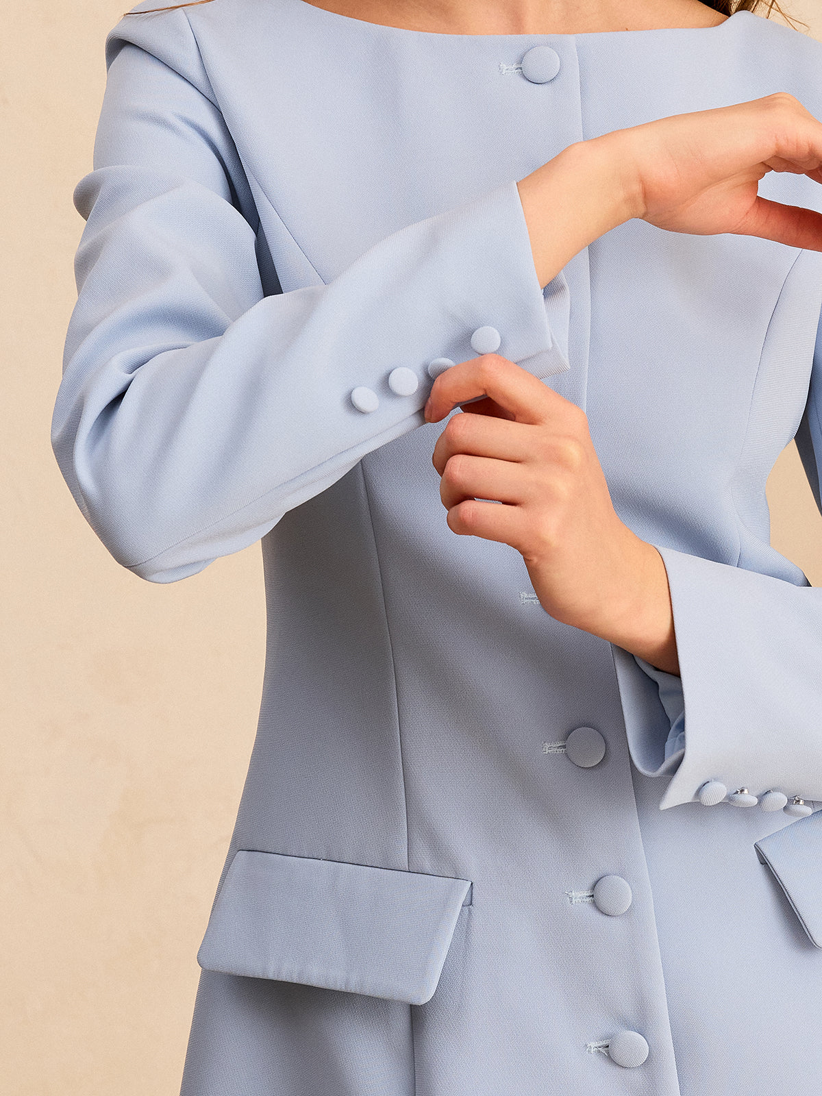 Enganliegendes A-Linien-Kleid mit langen Ärmeln