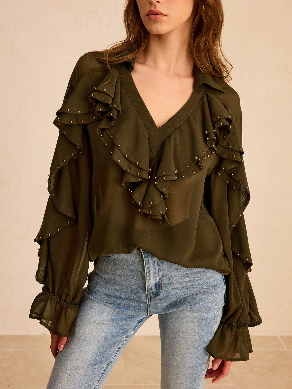 Halbtransparente Chiffon-Rüschenbluse mit Nietenbesatz