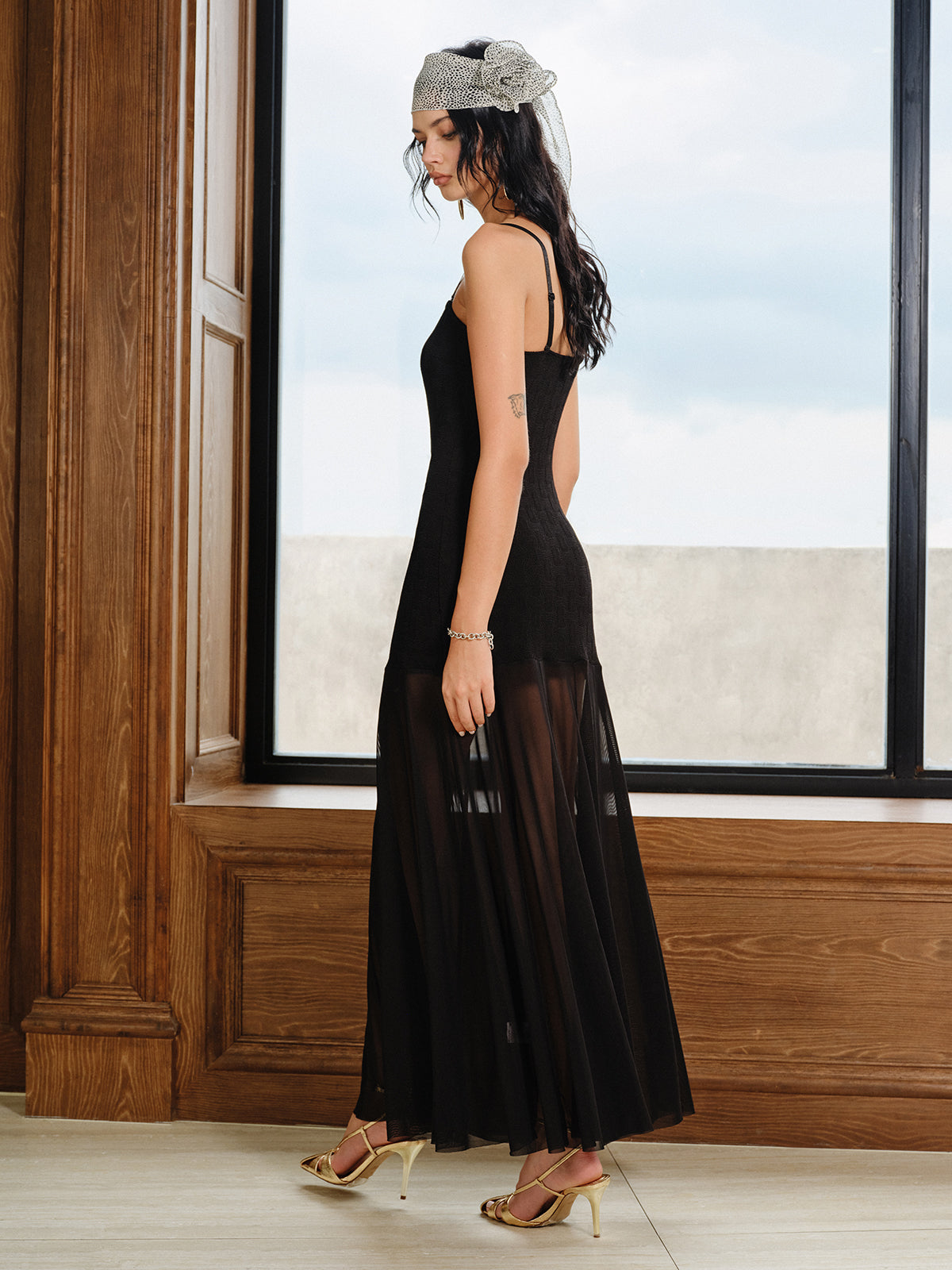 Maxikleid mit strukturiertem Stoff und halbtransparentem Mesh-Einsatz