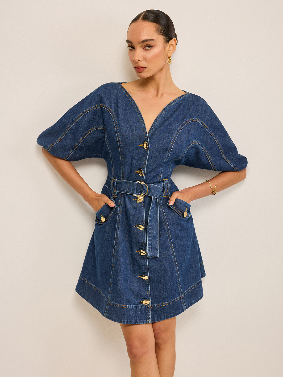 Robe en jean à poches et ceinture