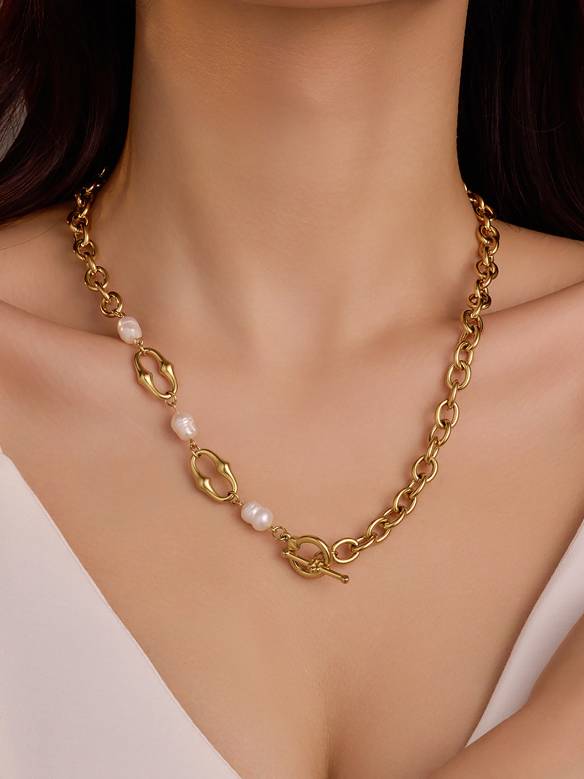 Perlenkette mit goldener Kette