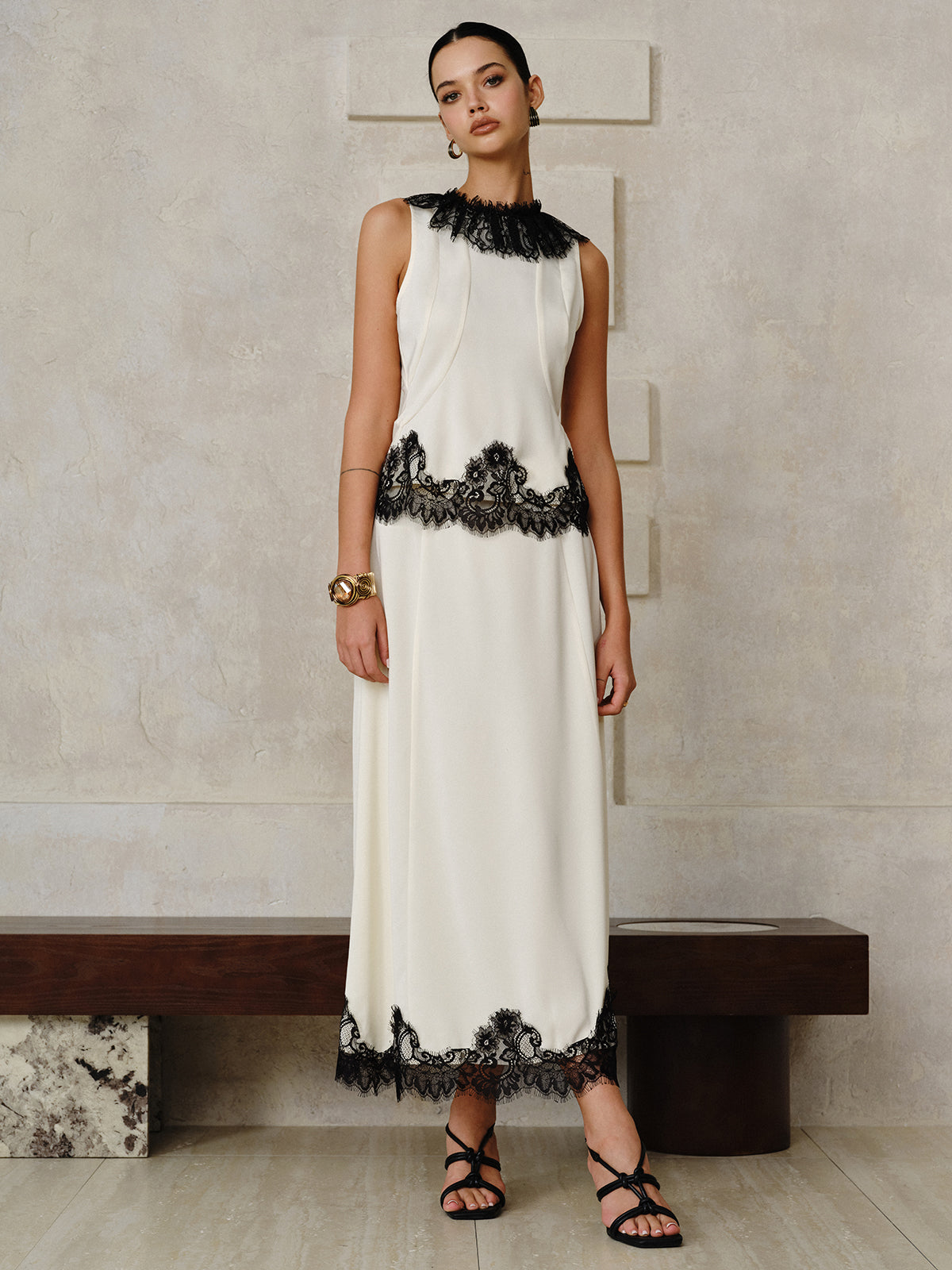 Ensemble top et jupe longue bordés de dentelle