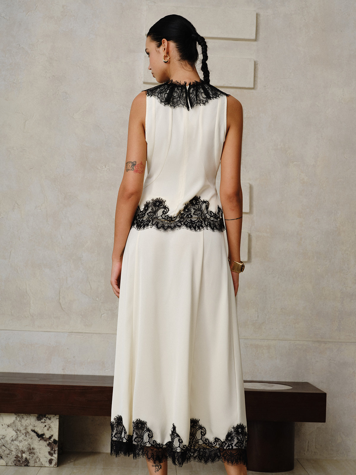 Ensemble top et jupe longue bordés de dentelle
