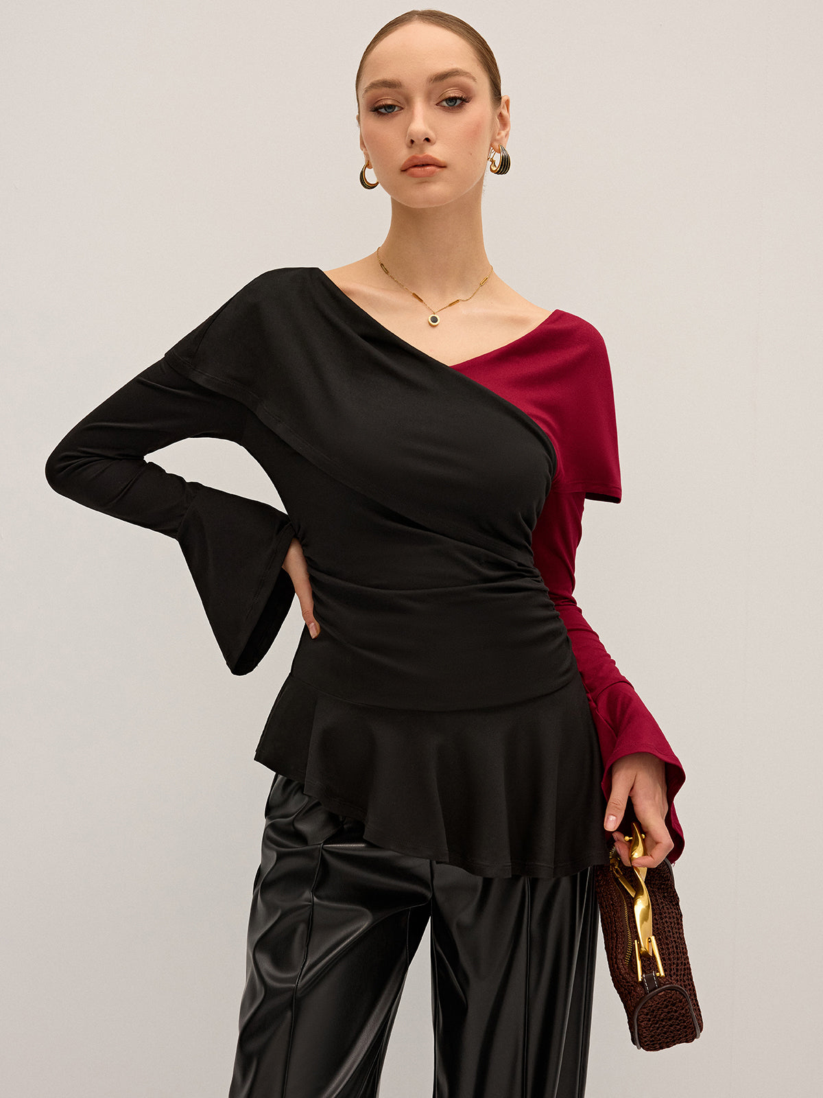 T-shirt asymétrique à volants bicolore