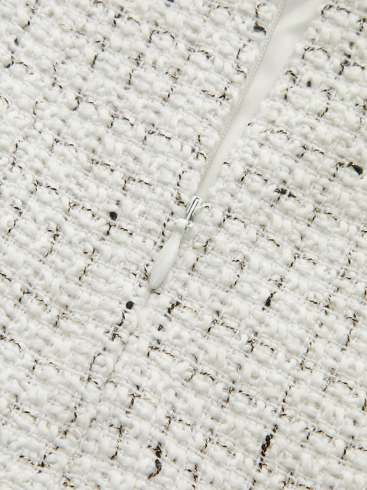 Minirock aus Tweed mit Metallknöpfen und Falten