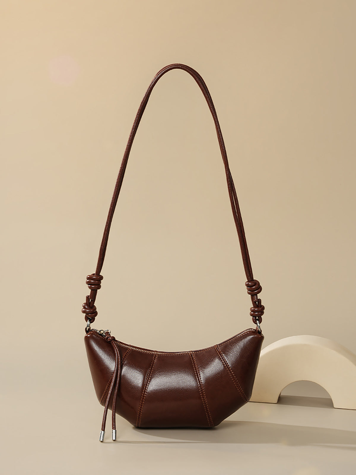 Sac bandoulière demi-lune en cuir