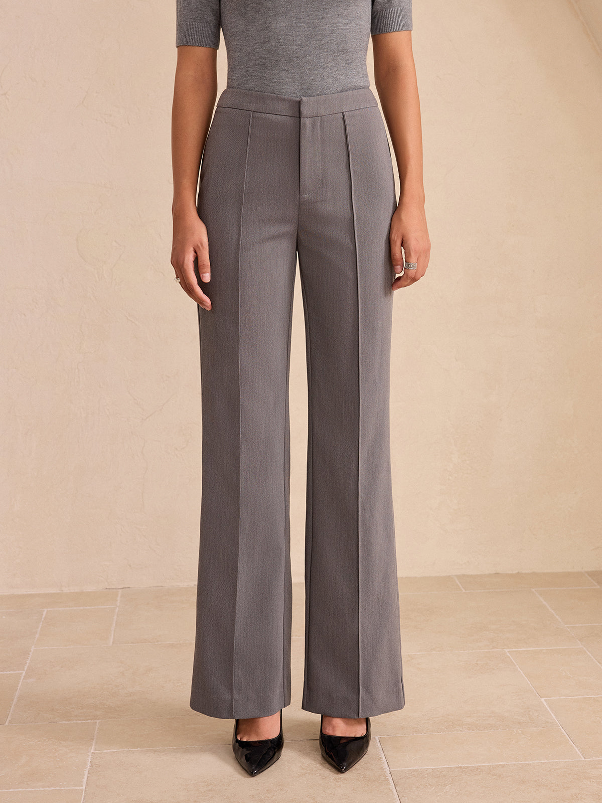 Ausgestellte Hose mit mittelhohem Bund