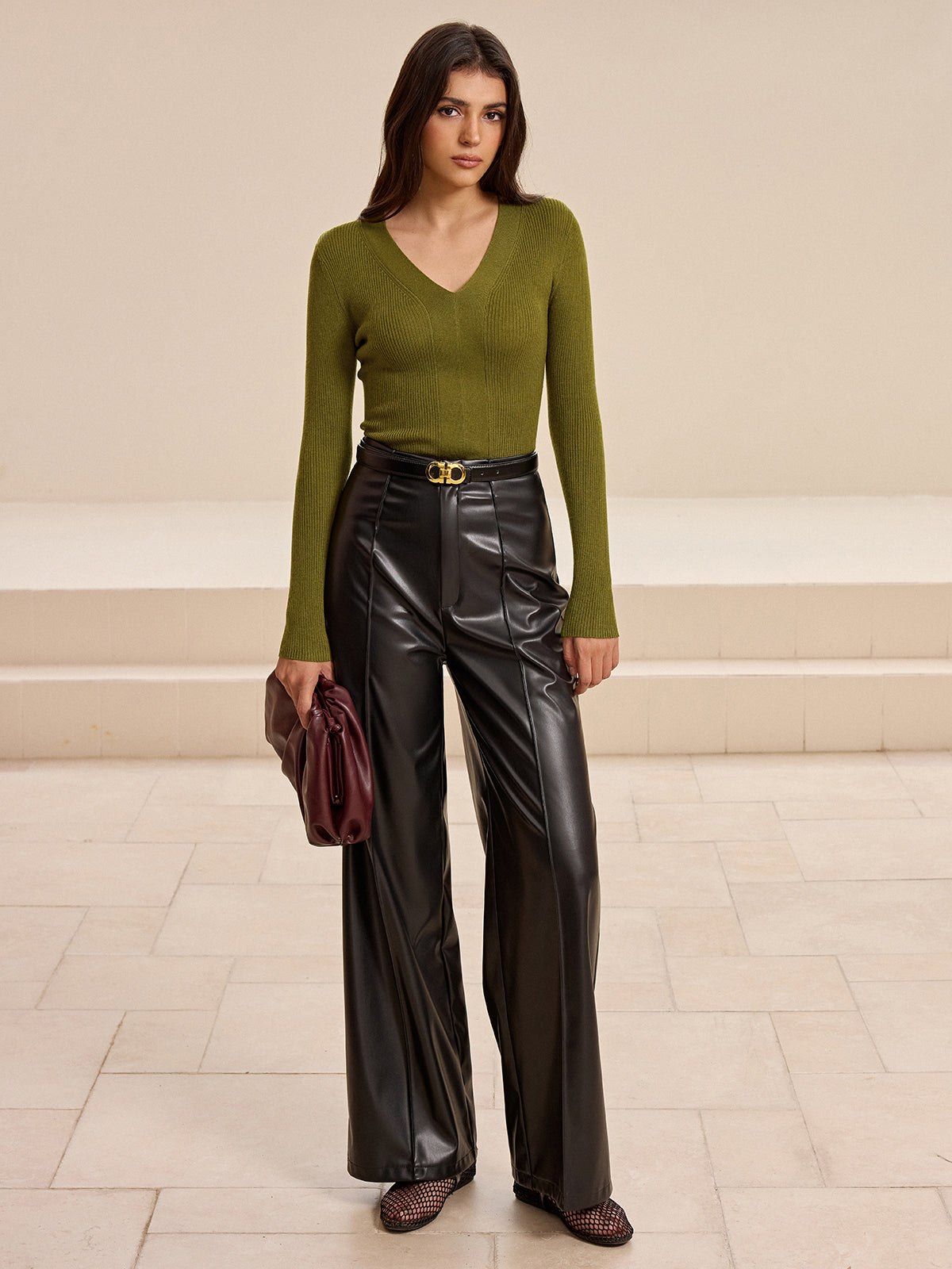 V-Neck Ribbed Fitted Long Sleeve Knit Top