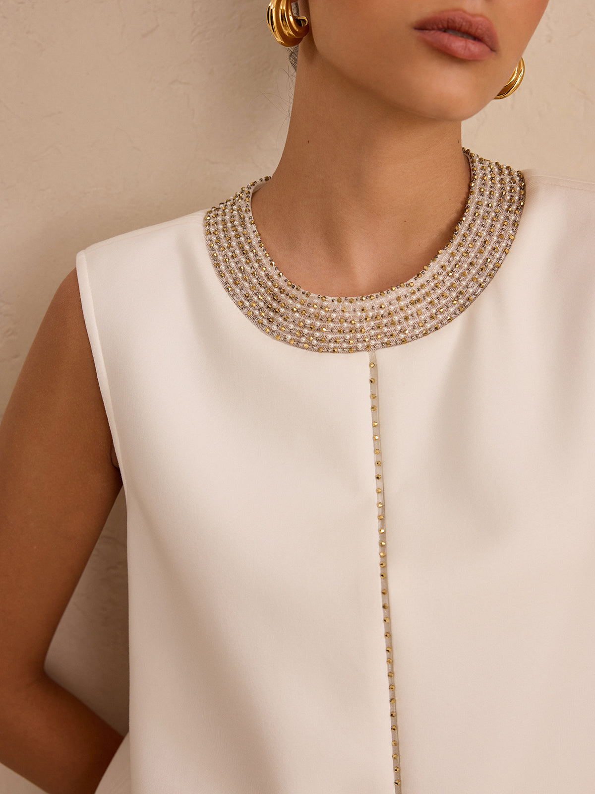 Ensemble top sans manches et jupe brodés de perles à la main