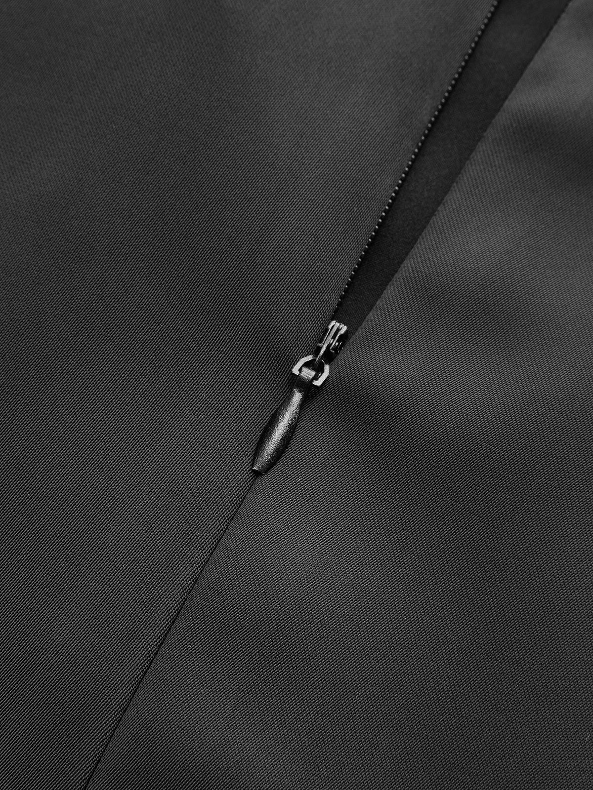 Robe mini à ourlet volanté et boutons métalliques sans ceinture