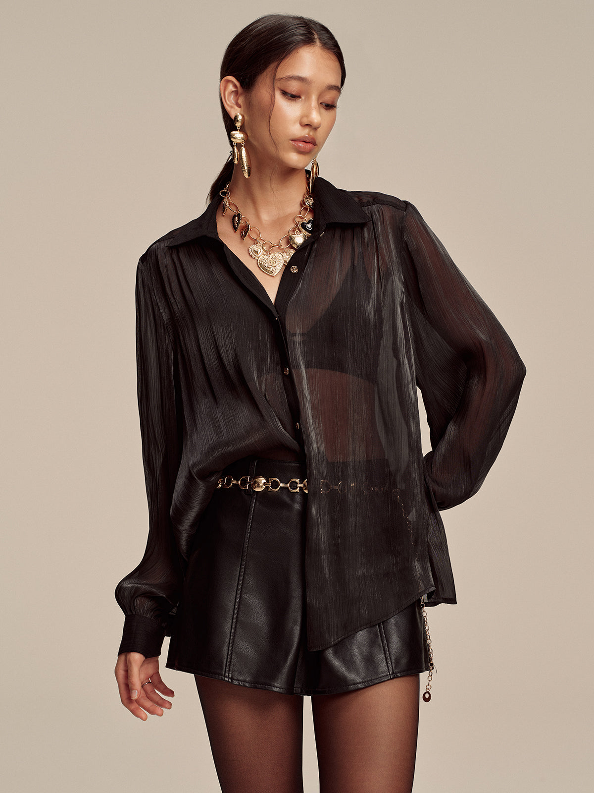 Chemise texturée en mousseline transparente avec boutons en métal