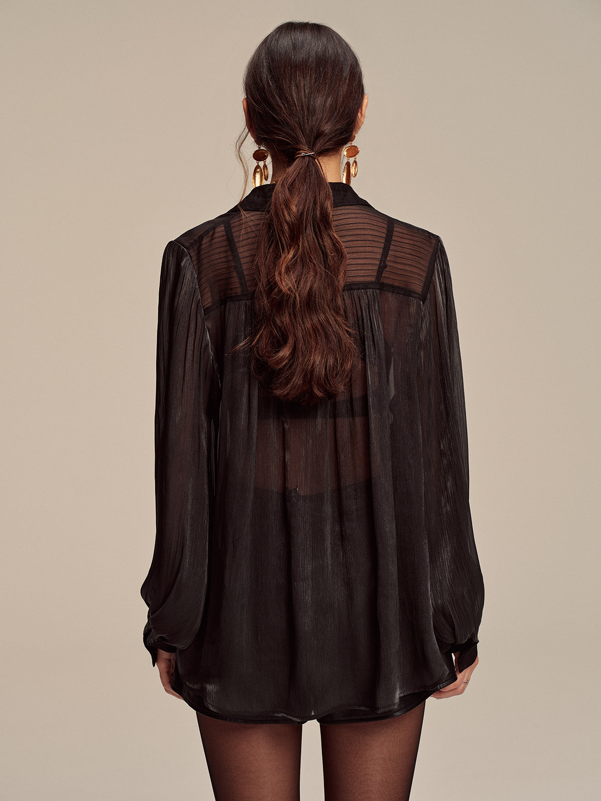 Hemd aus reinem Chiffon mit strukturierter Metallknopfleiste