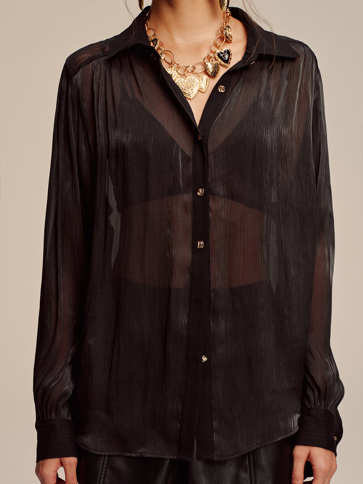 Chemise texturée en mousseline transparente avec boutons en métal