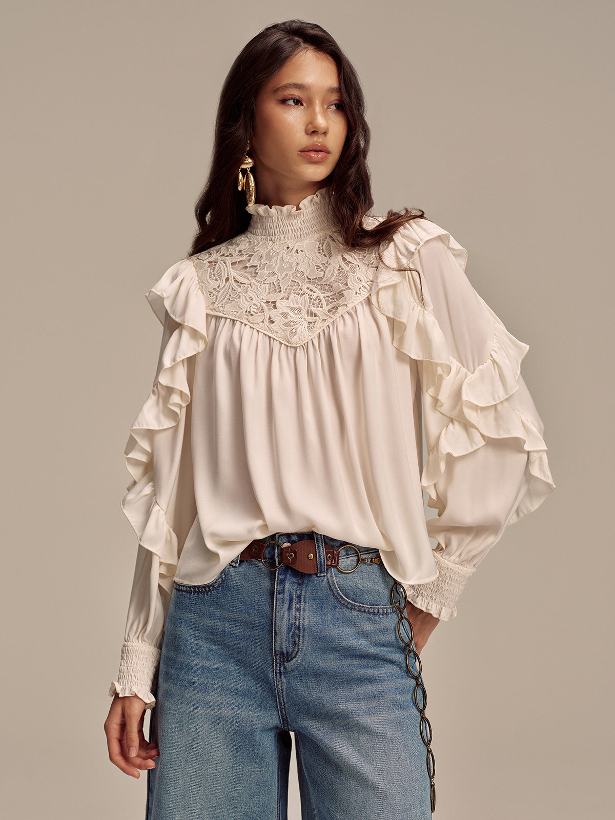 Bestickte Rüschenbluse mit Mock Neck
