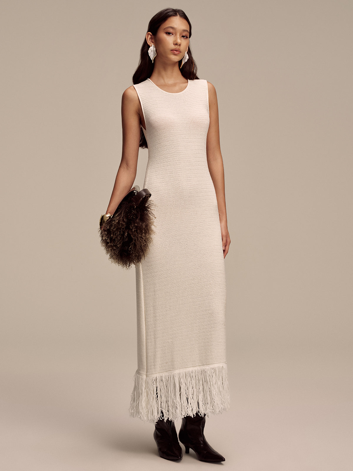 Robe longue en maille sans manches à ourlet frangé