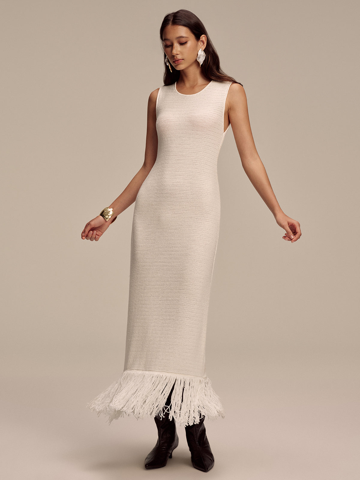 Robe longue en maille sans manches à ourlet frangé