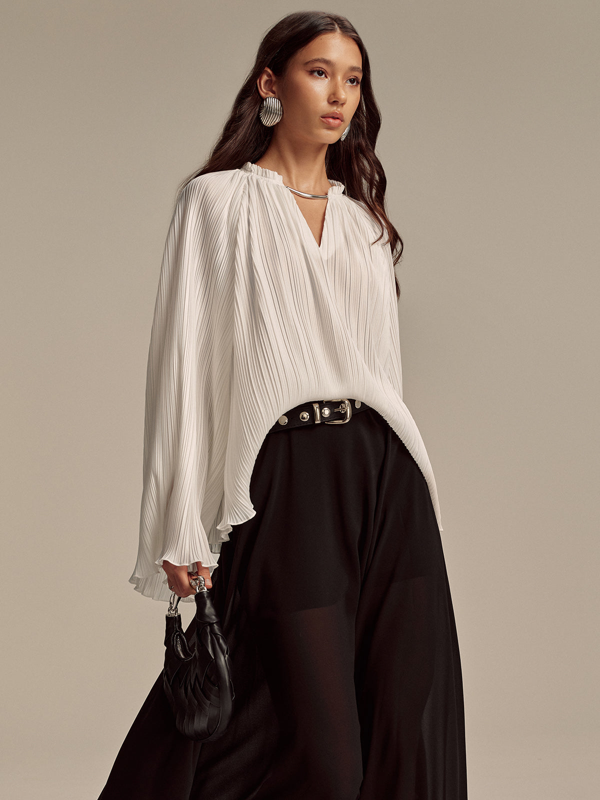Bluse mit Metallkragen und langen Ärmeln