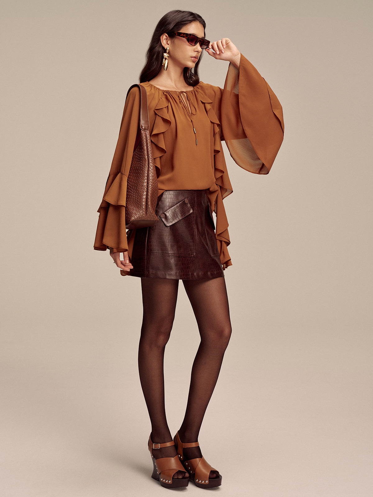 Chiffonbluse mit Rüschenstufenärmeln und Bindekragen