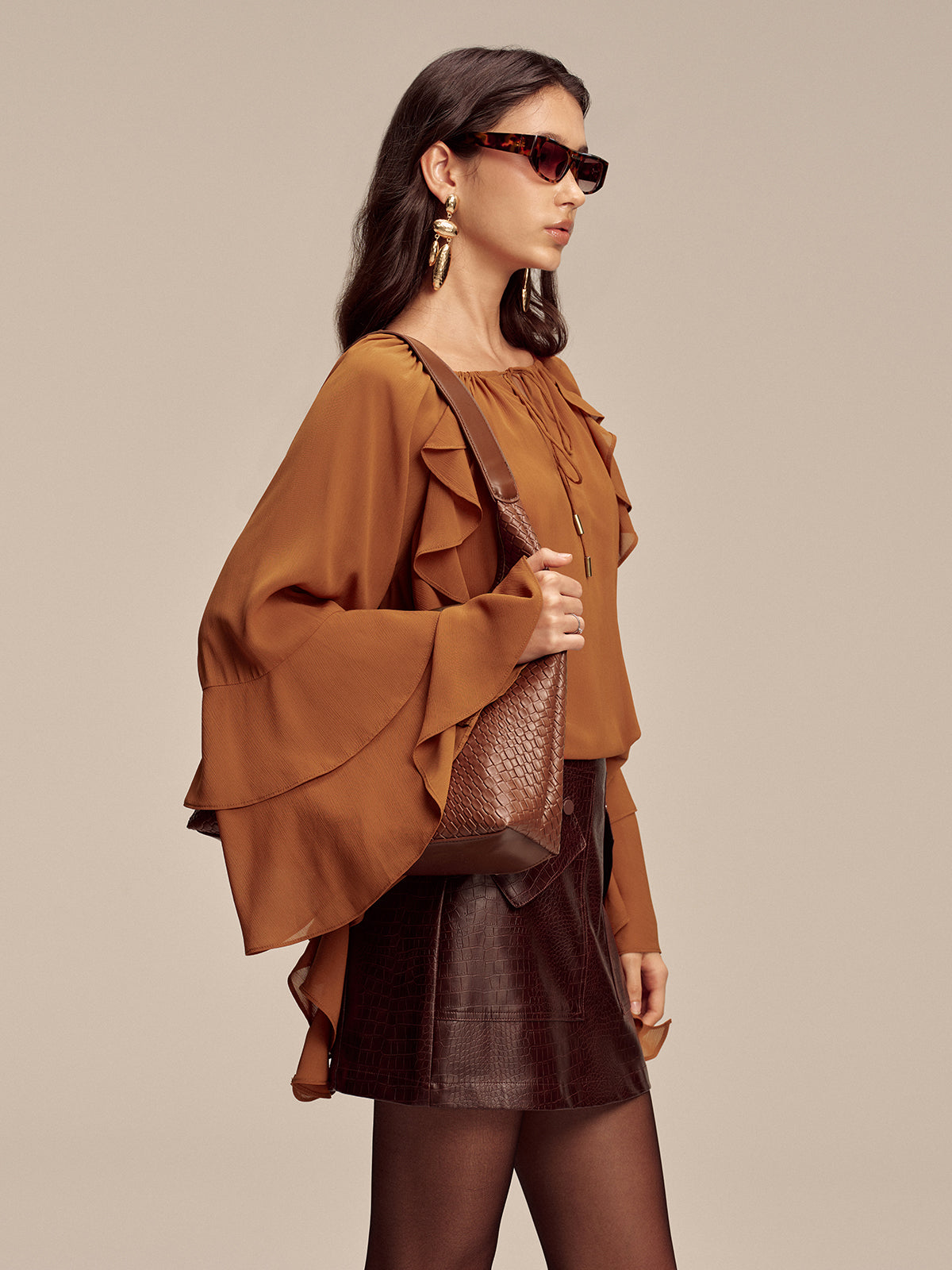 Chiffonbluse mit Rüschenstufenärmeln und Bindekragen