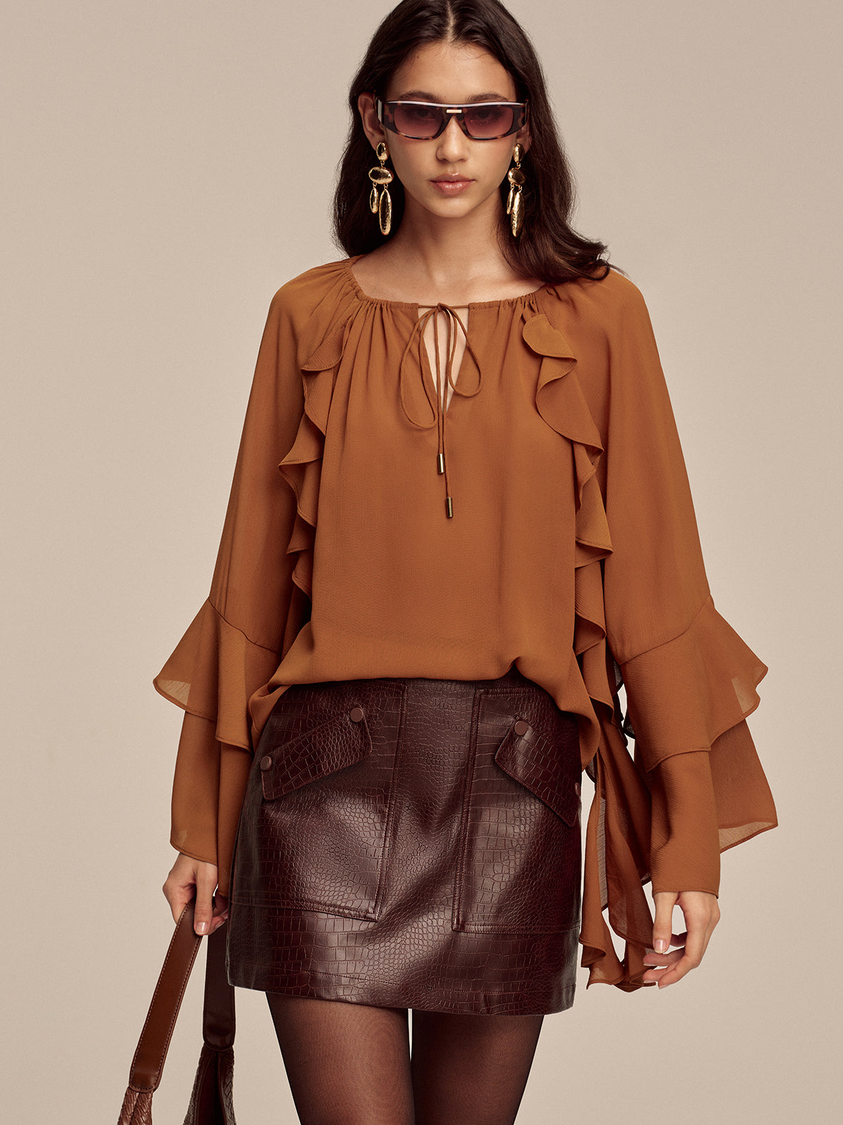 Chiffonbluse mit Rüschenstufenärmeln und Bindekragen