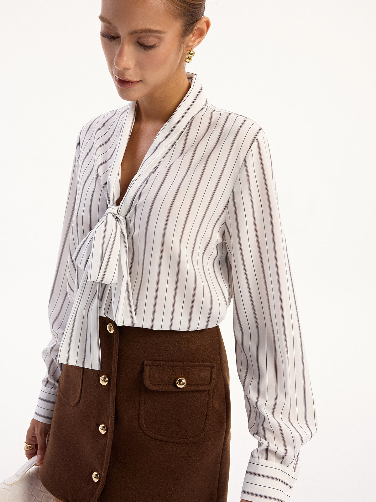 Chemise rayée à manches longues et col cravate