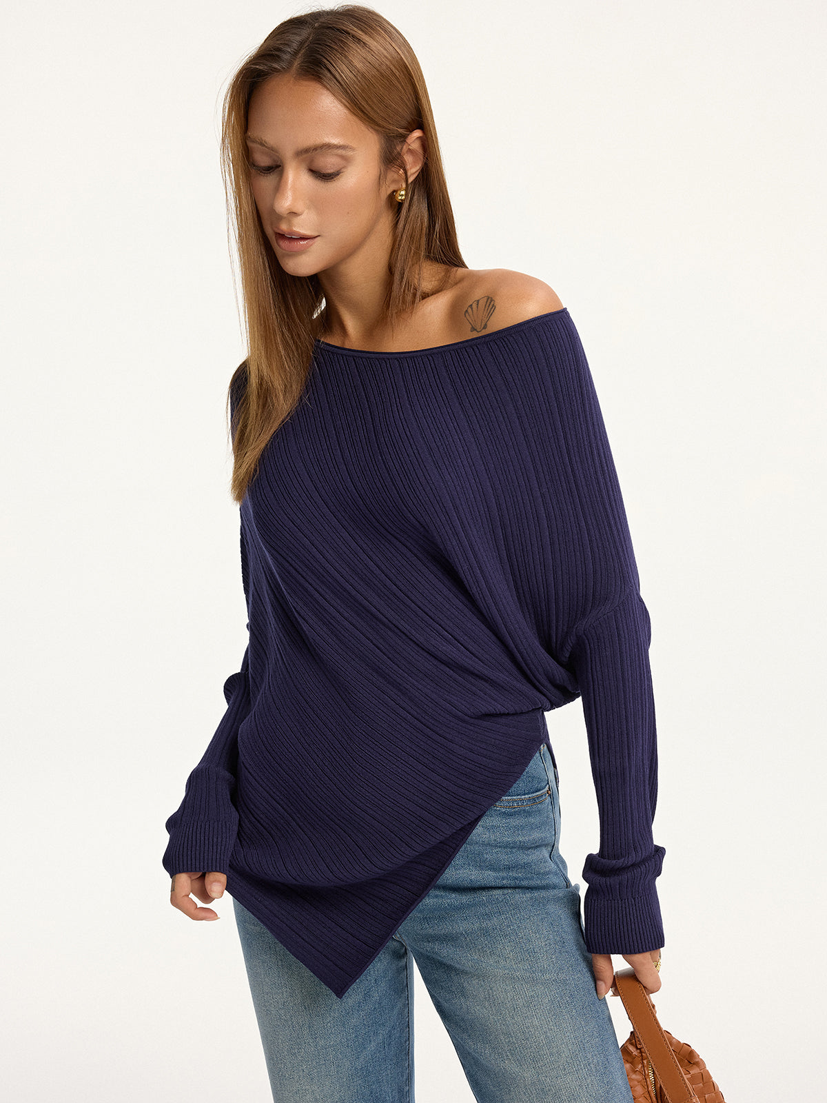 Chandail asymétrique texturé à épaules dénudées